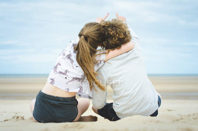 Teenage boy and girl — Stock Photo