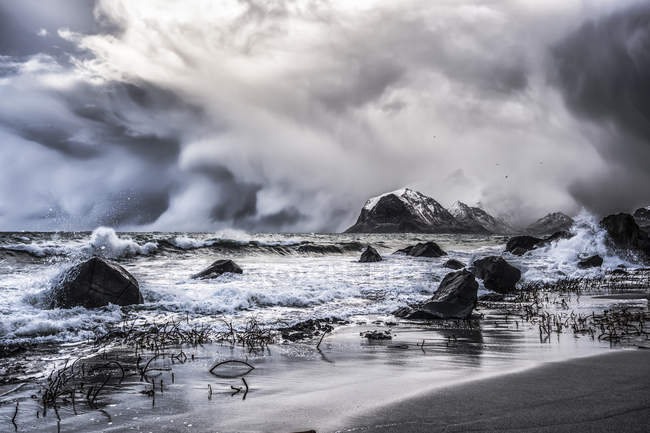 Blizzard, Myrland, Islas Lofoten - foto de stock