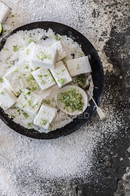 Plate of Lime marshmallows — Stock Photo