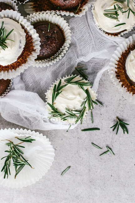 Muffins au chocolat au romarin — Photo de stock