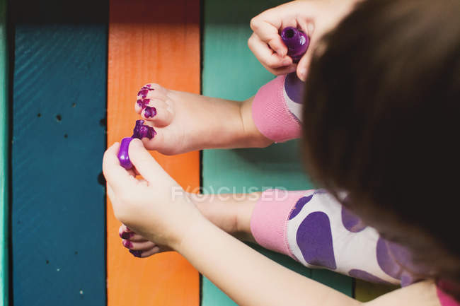 Girl messily painting toes — Stock Photo