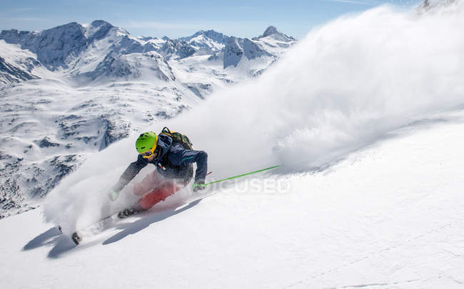 Homme poudre ski — Photo de stock