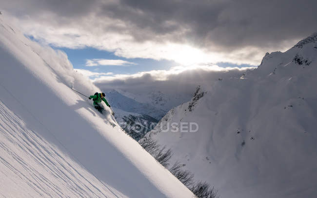 Man Powder Skiing — Stock Photo