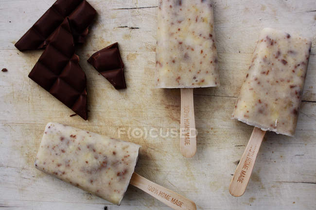 Chocolate and chocolate ice lollies — Stock Photo
