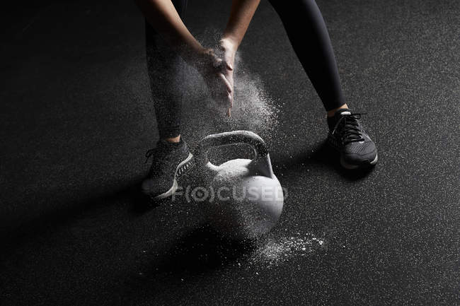 Woman Preparing to lift kettle bell — Stock Photo