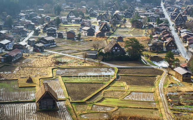 Village avec petites maisons — Photo de stock