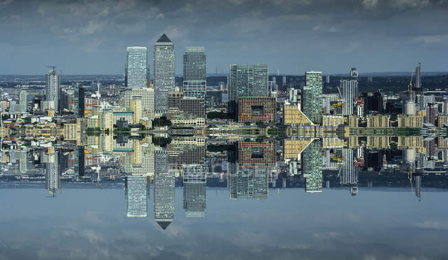 Reflet de l'horizon des Docklands — Photo de stock