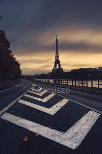 Silhouette des Eiffelturms — Stockfoto