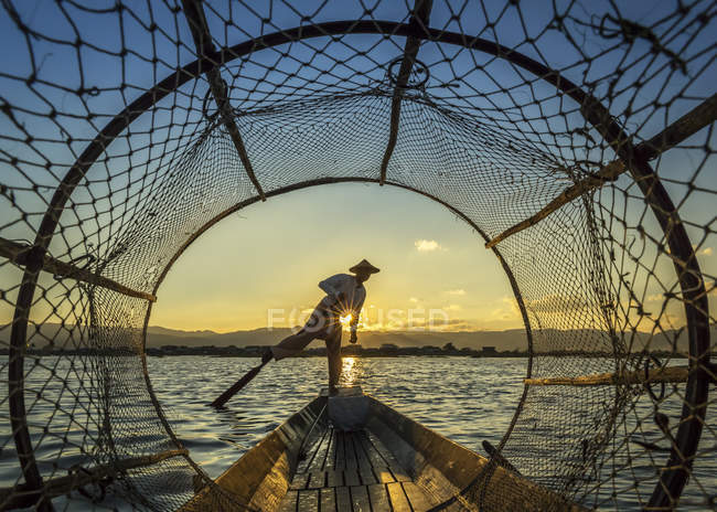 Fisherman Rowing fishing Boat — Stock Photo