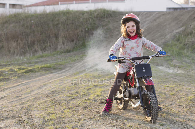 Fille à moto — Photo de stock