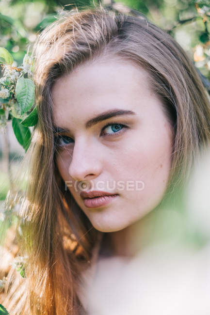 Portrait of a young woman — Stock Photo
