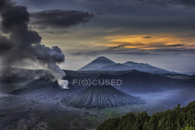 Vista aérea del volcán Monte Bromo - foto de stock