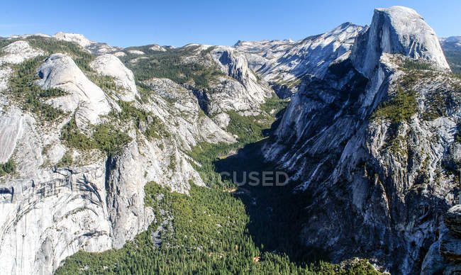 Scenic view of Yosemite Valley, California, America, USA — Stock Photo