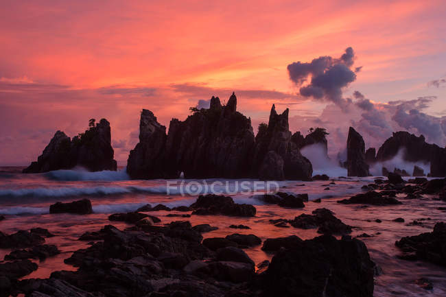 Індонезія, Sumatera, Лампунг величним видом Kelumbayan пляжі в сутінки — стокове фото