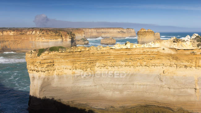 Vista panorámica de formaciones rocosas, Port Campbell, Victoria, Australia - foto de stock