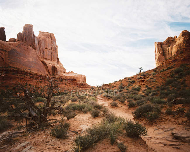 Vista panorámica de la cordillera, Moab, Utah, América, EE.UU. - foto de stock