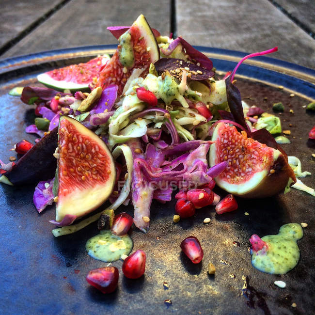 Fig and pomegranate fruit salad, closeup — Stock Photo