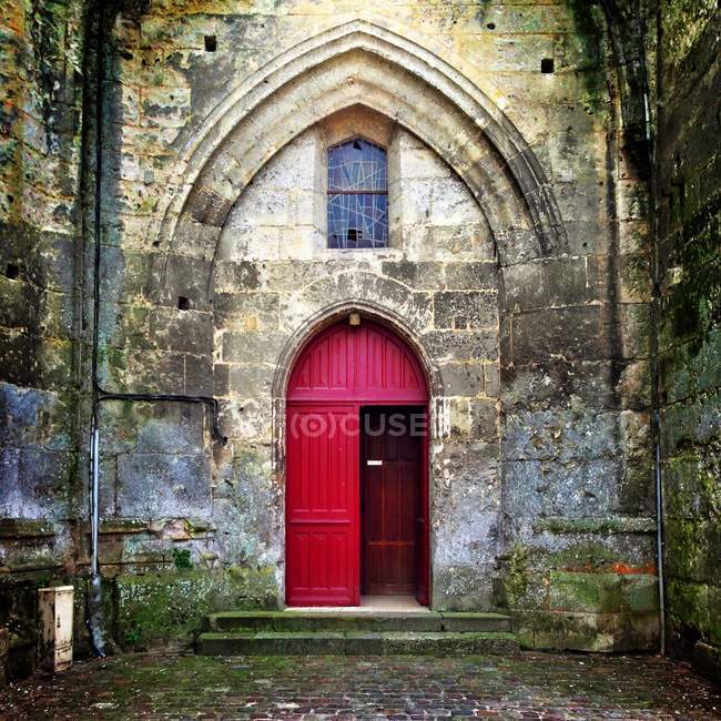 Vista panorâmica da arcada de entrada no edifício medieval — Fotografia de Stock