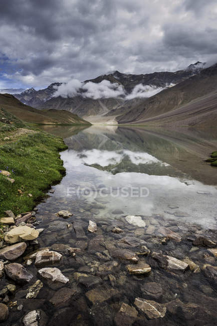 Lac Chandartal le matin, Lahul et Spiti, Himachal Pradesh, Inde — Photo de stock