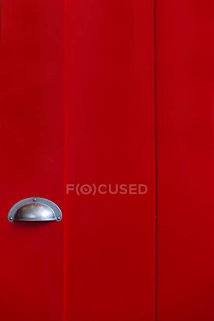 Vista de perto da porta vermelha, minimalismo — Fotografia de Stock