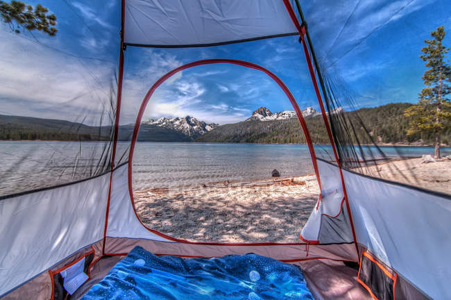 États-Unis, Idaho, Custer Comté, Custer, Redfish Lake Road, Redfish Lake, Camping dans les montagnes — Photo de stock