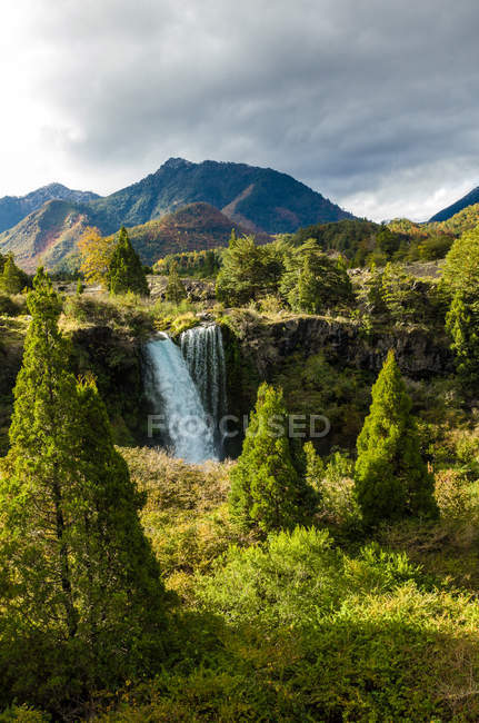 Vista panoramica delle cascate Truful-Truful, Parco Nazionale del Conguillio, Cile — Foto stock