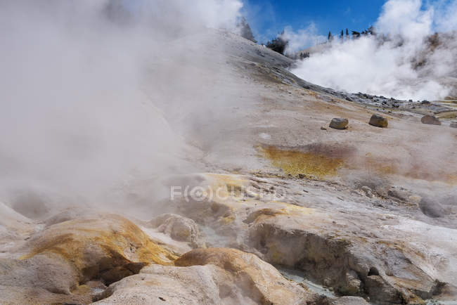 Malerischer Blick auf schöne holprige Hölle, lassen vulkanischen Nationalpark, Kalifornien, USA — Stockfoto
