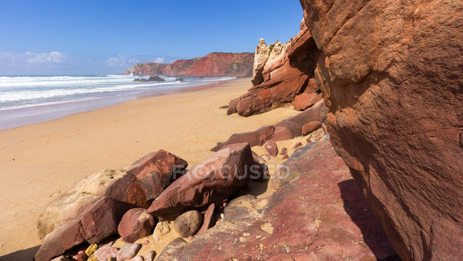 Vista panorâmica da praia vazia, Bordeira, Faro, Portugal — Fotografia de Stock