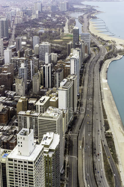 Aerial view of fashionable skyscrapers and Lake Shore Drive along the shoreline of Lake Michigan — Stock Photo