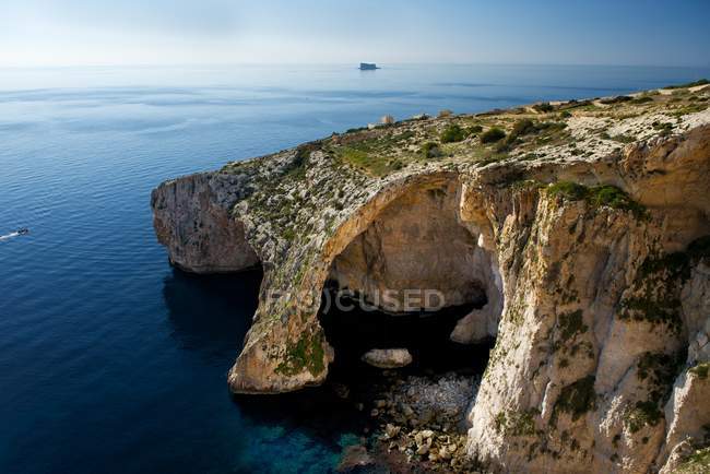 Vue panoramique sur la grotte bleue de Zurieq, Malte — Photo de stock
