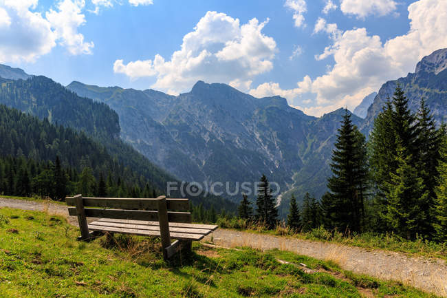 Scenic view of wooden bench, Tirol, Karwendl, Austria — Stock Photo