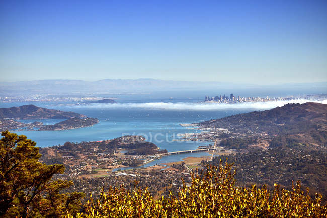 Vue lointaine de la ville de San Francisco vue du mont tamalpais, Californie, États-Unis — Photo de stock