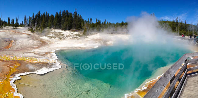 Scenic view of West Thumb Geyser Basin, Yellowstone National Park, Wyoming, America, USA — Stock Photo