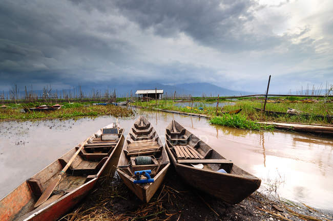 Vista panoramica dei kayak di legno a Semarang, Indonesia — Foto stock