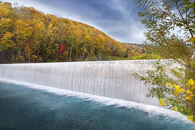 Scenic view of waterfall in Hokkaido National Park, Japan — Stock Photo