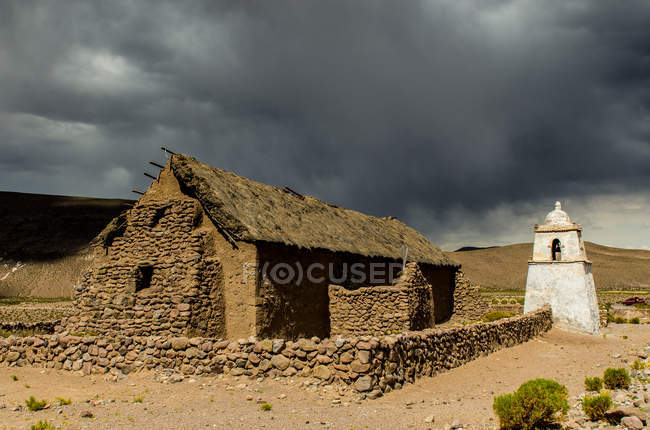 Vista panorâmica da igreja em Mauque, Tamarugal, Chile — Fotografia de Stock