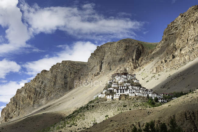 Vista panorámica del famoso monasterio de Ki, valle de Spiti, Himachal Pradesh, India - foto de stock