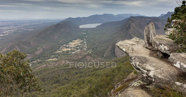 Majestuosa vista del Parque Nacional Grampians, Halls Gap, Victoria, Australia - foto de stock