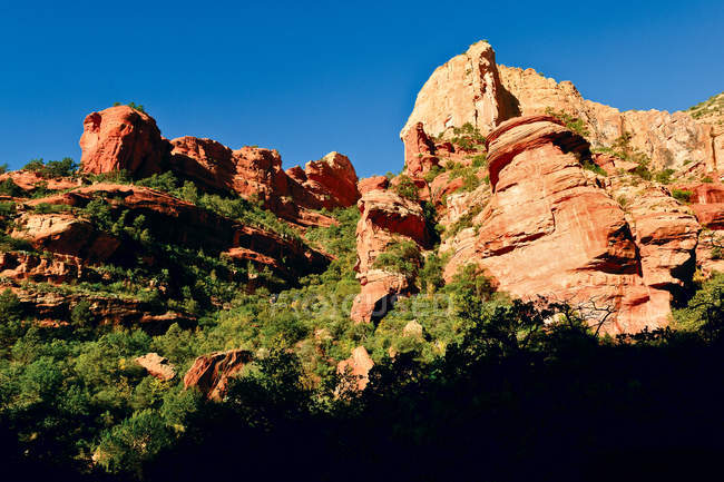 Schöne Aussicht auf Klippen und Sandsteinfelsen, fay Canyon, sedona, yavapai county, arizona, usa — Stockfoto