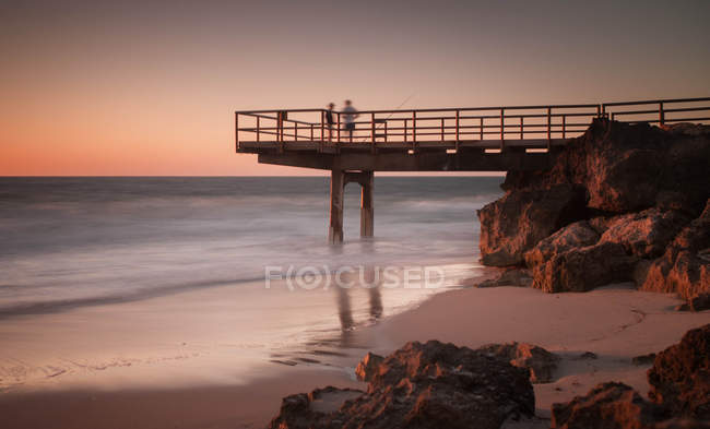 Longa exposição de molhe ao entardecer, North Beach, Perth, Austrália — Fotografia de Stock