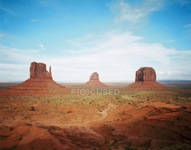Vista panorâmica de Mittens e Merrick Butte, Monument Valley, Navajo Tribal Park, Utah, EUA — Fotografia de Stock