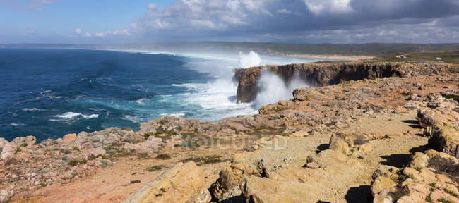 Cliffs and coastline, Bordeira, Faro, Portugal — Stock Photo