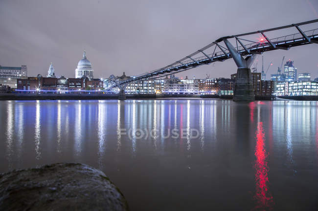 St Pauls Cathedral and the Millennium bridge at night, London, England, UK — Stock Photo
