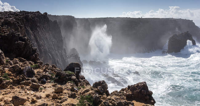 Scenic view of cliffs and coastline, Bordeira, Faro, Portugal — Stock Photo