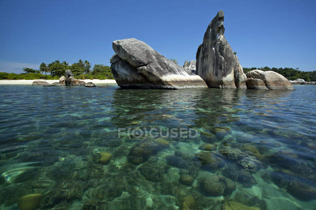 Indonesia, Belitung Island, vista panorámica de Bird Island - foto de stock