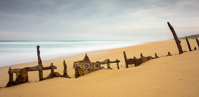 Мальовничий вид на корабельної аварії в золотого пляжу, Вікторія, Австралія — стокове фото