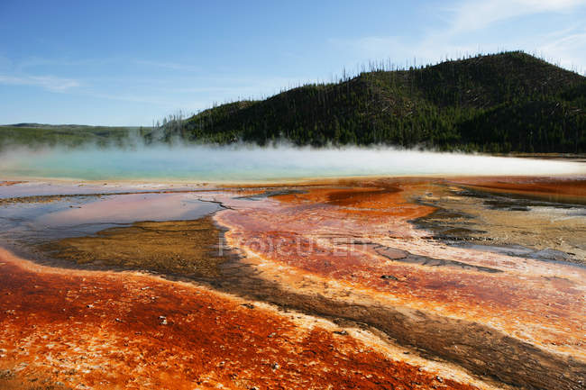 Scenic view of hot spring, Yellowstone National Park, Wyoming, America, USA — Stock Photo