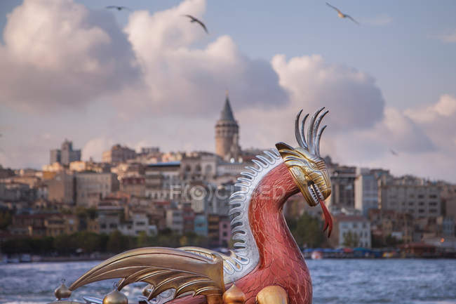 Vista panorâmica de Dragon and Galata Tower, Istambul, Turquia — Fotografia de Stock