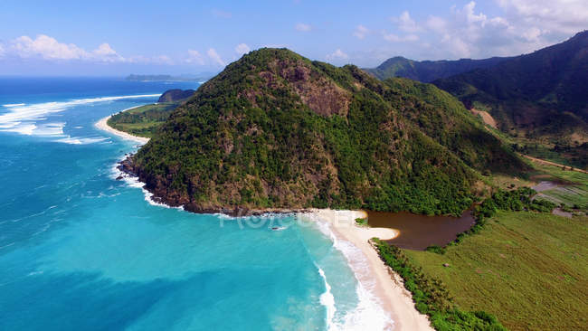 Vista panorámica de la hermosa playa, Selong Belanak, West Nusa Tenggara, Indonesia - foto de stock