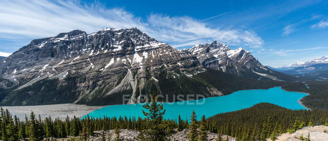 Vista panorámica del lago Peyto, Parque Nacional Banff, Alberta, Canadá - foto de stock